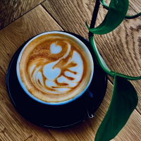 Latte art zwaan bij COFFEELAB